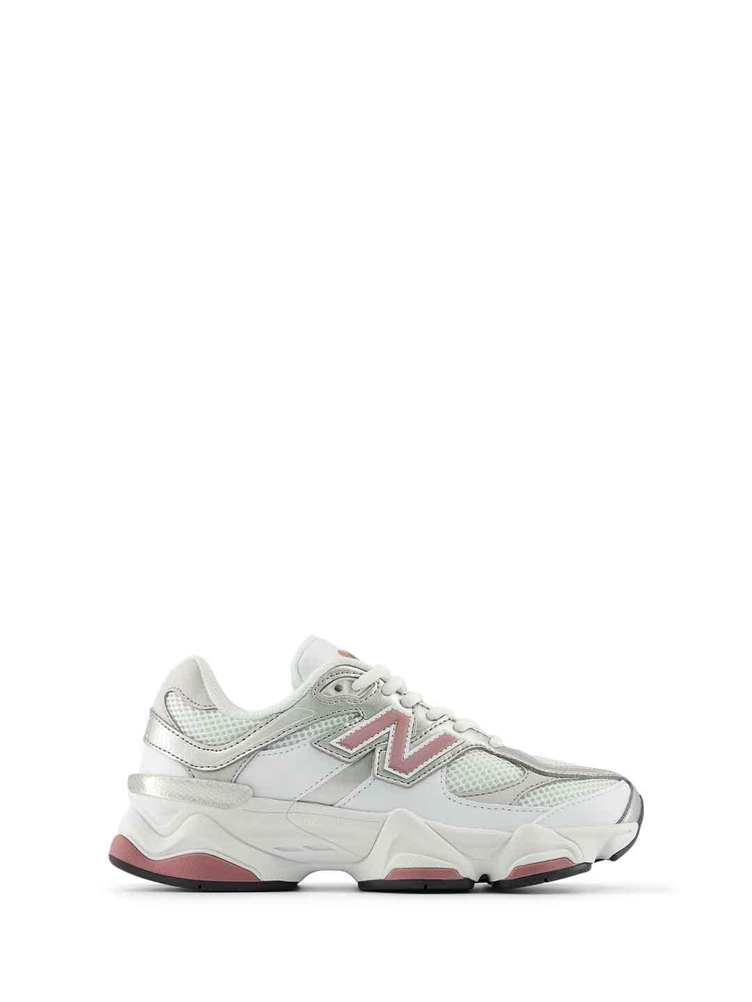 New Balance 9060 sneakers bianco con logo rosa