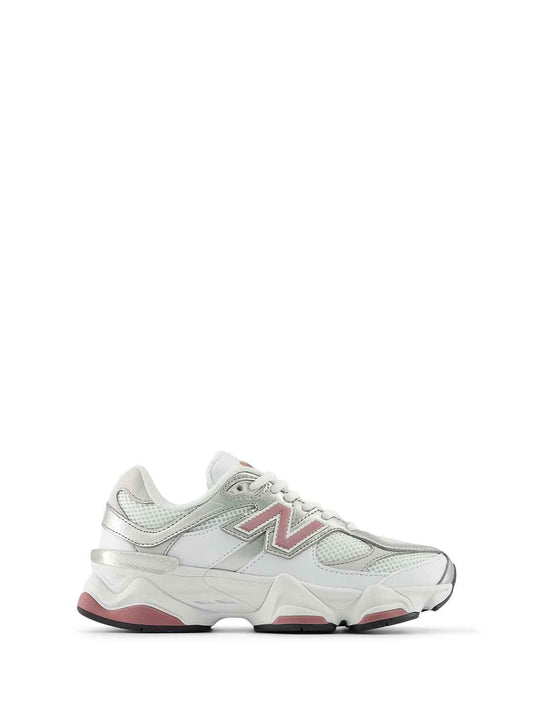 New Balance 9060 sneakers bianco con logo rosa