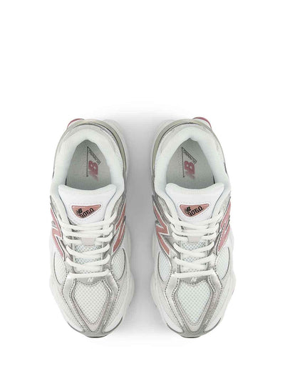 New Balance 9060 sneakers bianco con logo rosa