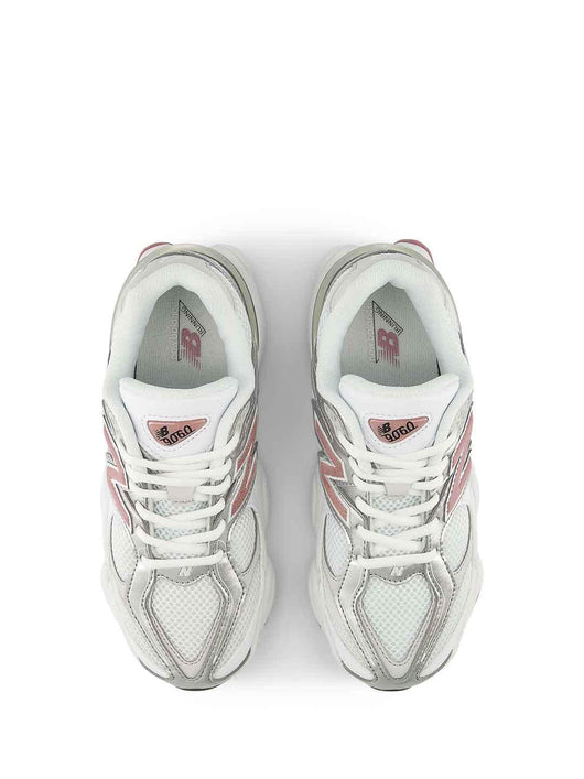 New Balance 9060 sneakers bianco con logo rosa