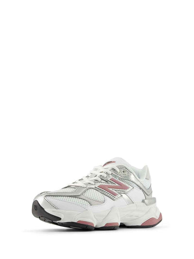 New Balance 9060 sneakers bianco con logo rosa
