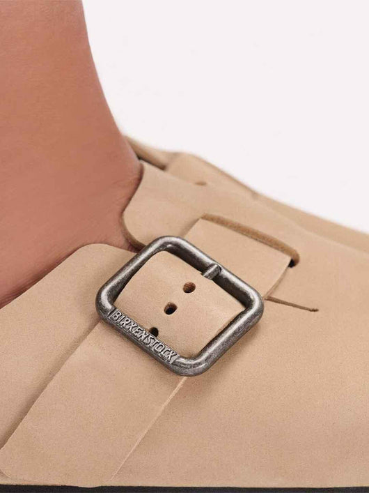 Birkenstock Boston Wire Buckle sabot beige con fibbia argento