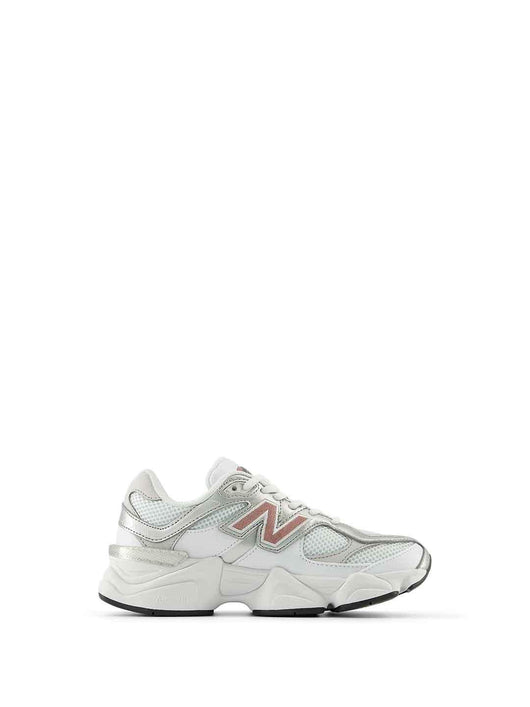 New Balance 9060 sneakers bianco con logo rosa